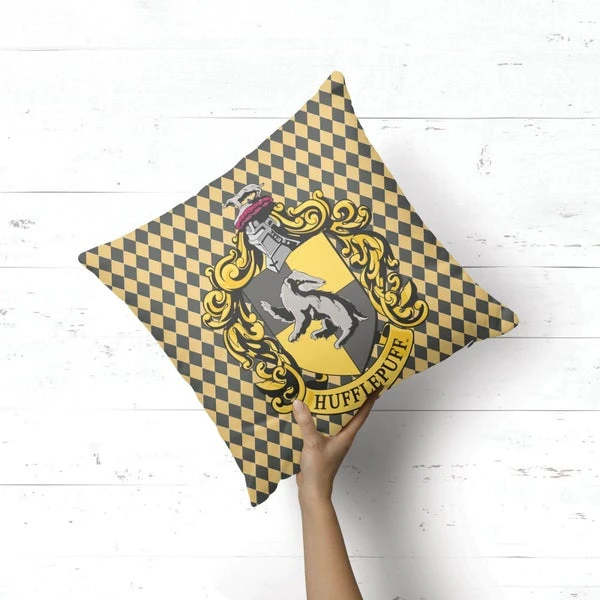 Harry Potter Hufflepuff Square Cushion 5 Harry Potter Hufflepuff Square Cushion - Image 3
